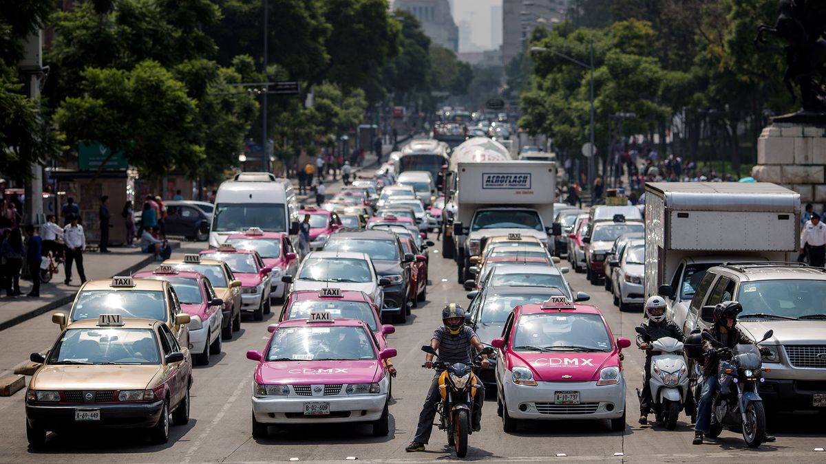 Hoy No Circula Sabatino qué autos descansan en CDMX y Edomex este