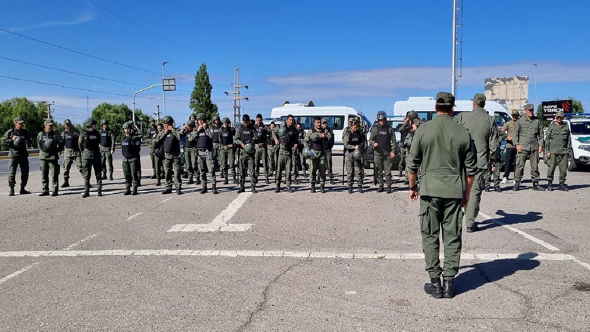 Salarios Oficializan Aumentos A Gendarmer A Prefectura Naval Polic A