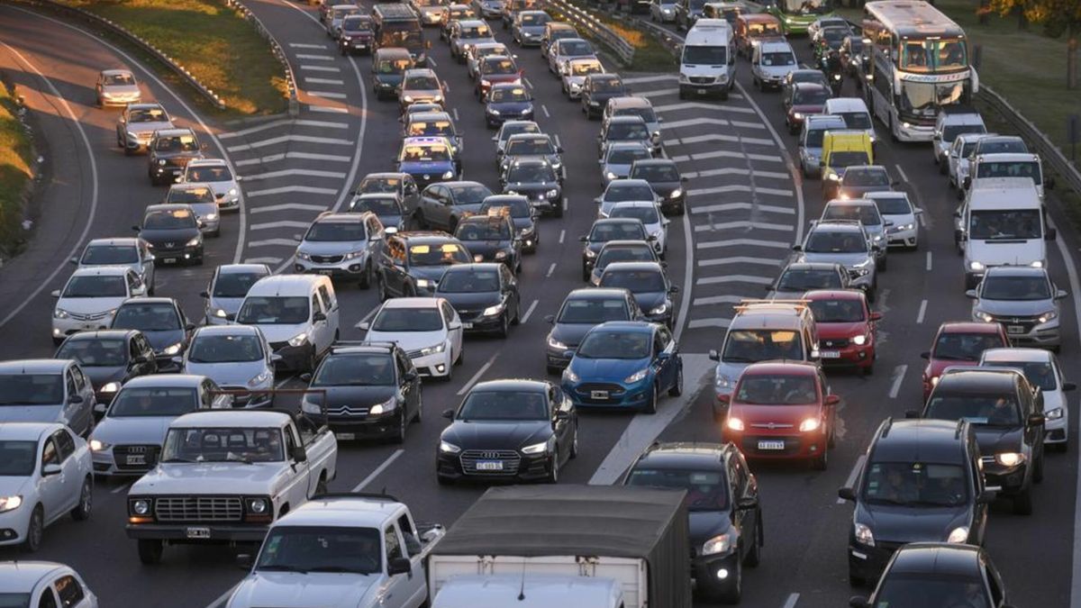 Caos de tránsito demoras en la autopista Buenos Aires La Plata por un