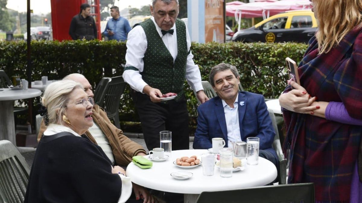 Elisa Carrió volvió a mostrarse con Fernán Quirós y se sube a la