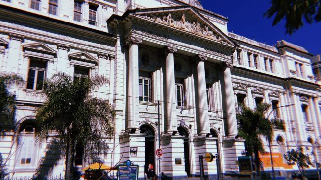 El proyecto piloto aplica en 20 cátedras de grado, más de 300 docentes y aproximadamente 3.000 estudiantes.