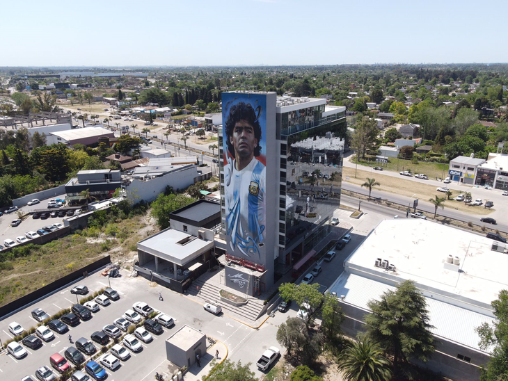 Inauguran Un Nuevo Y Enorme Mural De Maradona En Ezeiza Con El Aval De