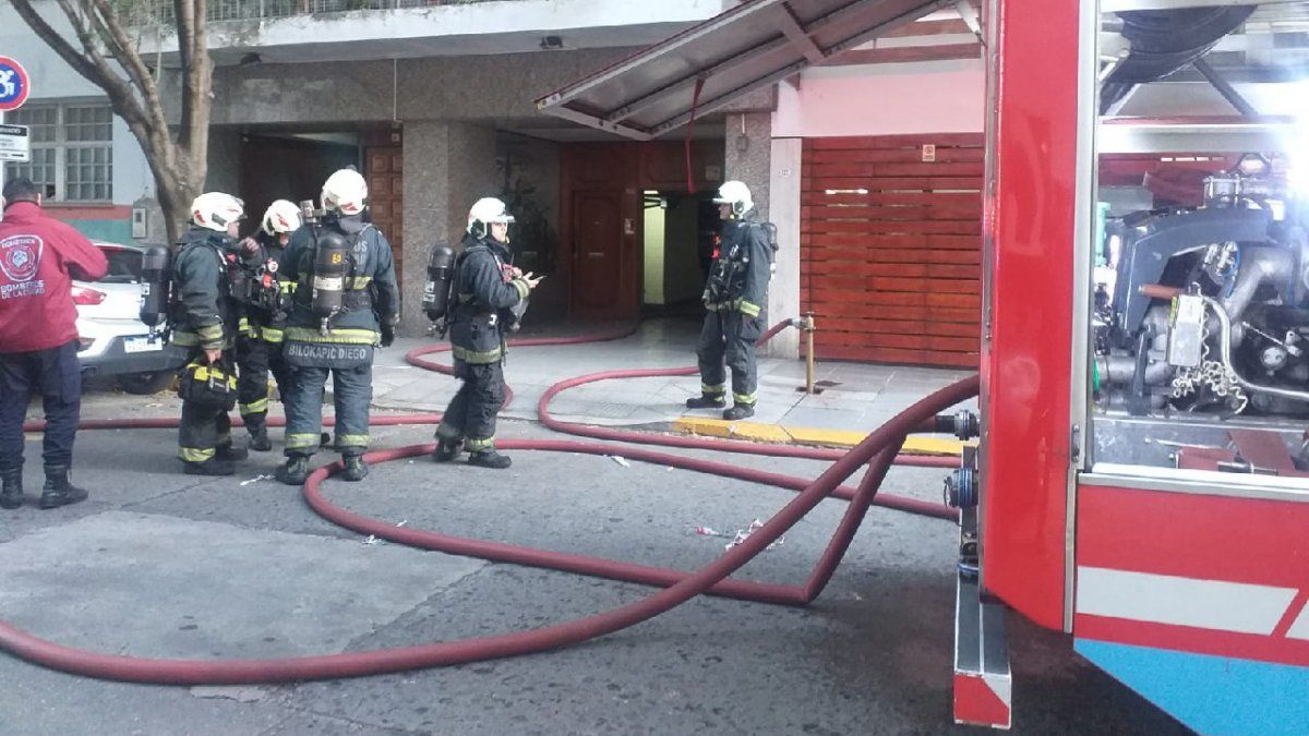 Incendio en Caballito cuatro personas afectadas por inhalación de humo