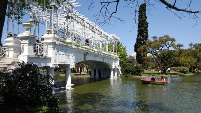 Hallan Un Cad Ver Flotando En Los Lagos De Palermo