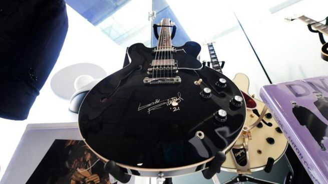 La Guitarra De Keith Richards Y El Bajo De Paul McCartney A Subasta En