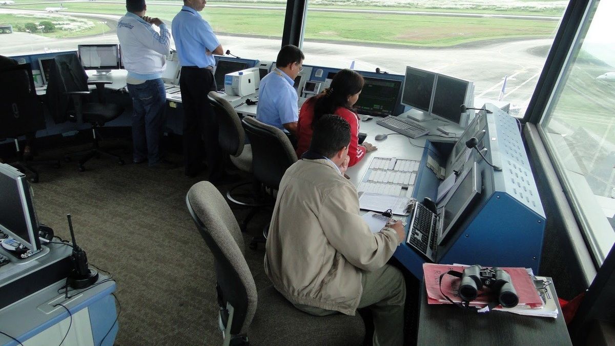 Conflicto aéreo los controladores detienen las medidas de fuerza y