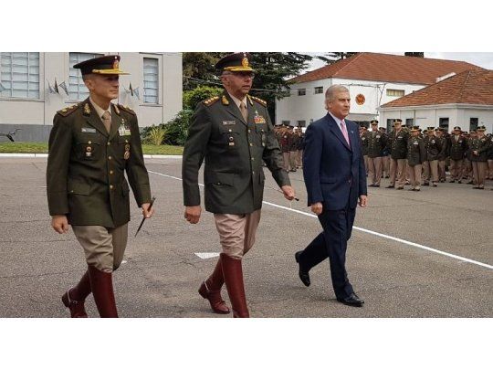 Aguad puso en funciones al nuevo jefe del Ejército y dijo que las FFAA