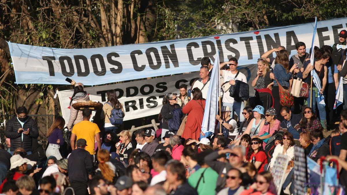 El Frente De Todos Expres Su Apoyo A Cristina Kirchner En El Parque Lezama