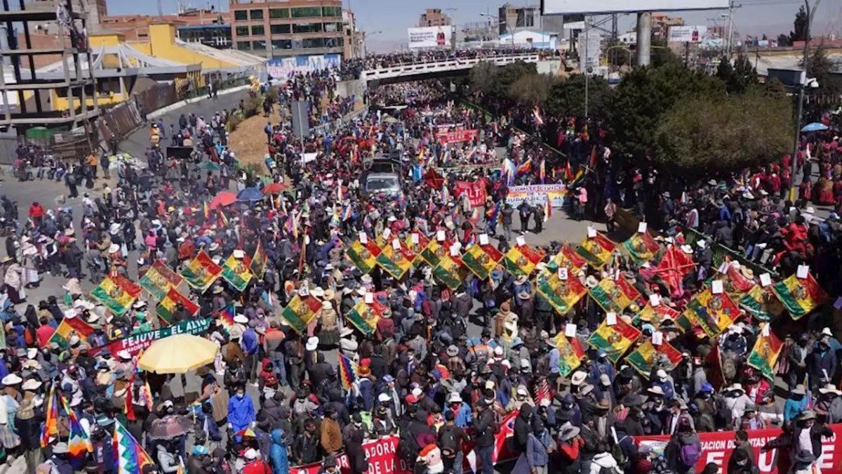 Bolivia la central obrera anunció una huelga indefinida por la