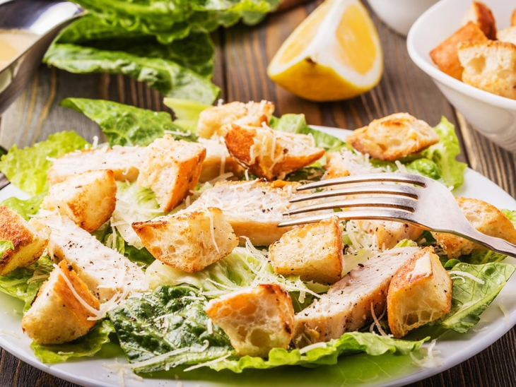 Ensalada César receta fácil y rápida para los días de calor