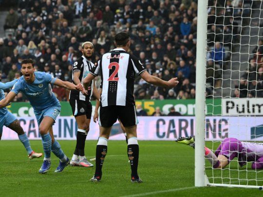 Manchester City goleó a Newcastle y sigue como líder de la Premier inglesa