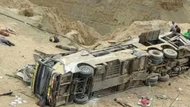 Tragedia en Perú un micro se cayó al precipicio y murieron 27 personas