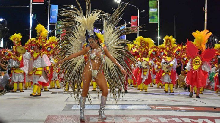 Samba Shows Brillos Y Colores C Mo Se Celebra El Carnaval En Otras