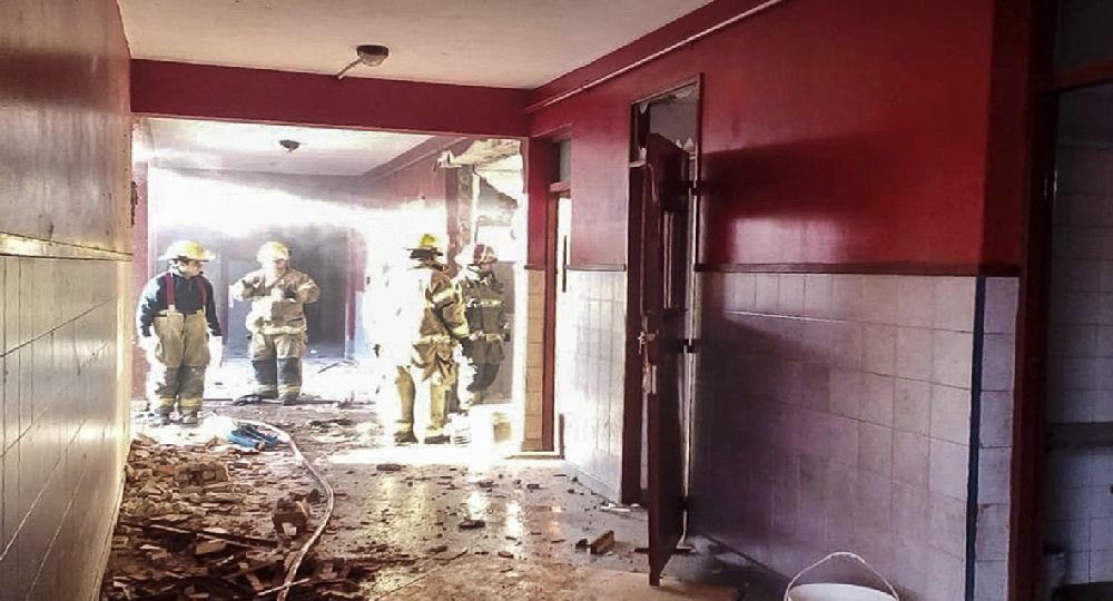 La explosión de una garrafa causaron la muerte de la vicedirectora Sandra Calamano (45), y del auxiliar Rubén Rodríguez (48).