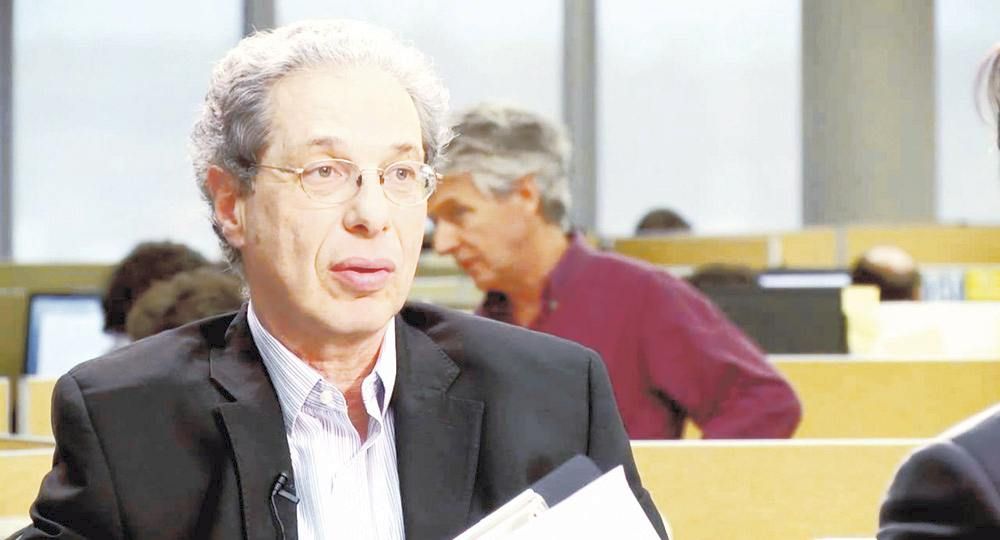 Daniel Marx fue atacado en un presunto intento de robo cuando viajaba a bordo de su bicicleta. El exsecretario de Finanzas permanece internado debido a que perdió mucha sangre durante el violento episodio.