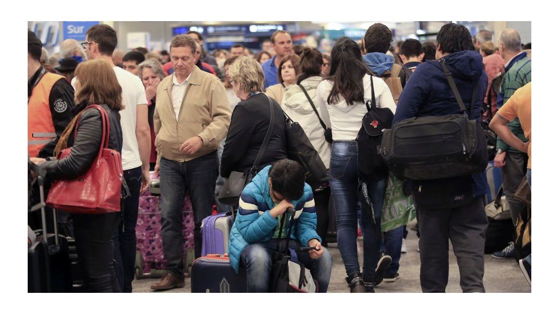 Hubo demoras en vuelos de Aerolíneas de Aeroparque y Ezeiza por medida