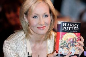 J.K. Rowling, creadora de Harry Potter, ofendió a la comunidad trans con su nuevo libro.