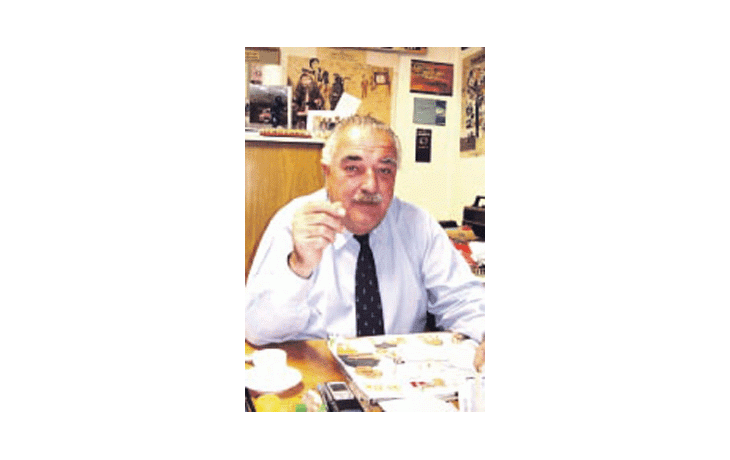 ámbito.com | Expandir a diario la cultura y el arte entusiasma decididamente al declarado e irrefrenable artista Pepe Romero.