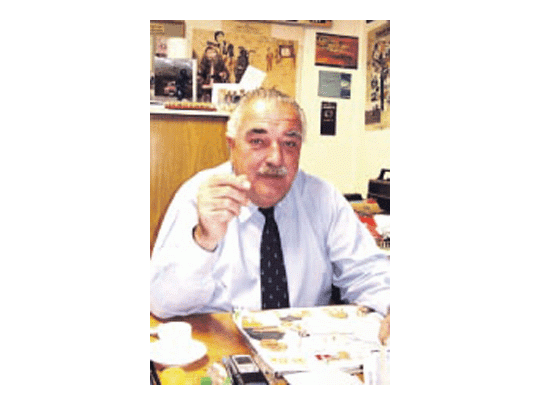 Expandir a diario la cultura y el arte entusiasma decididamente al declarado e irrefrenable artista Pepe Romero.