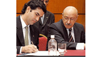 El gobernador Urtubey y Ciácera, en la firma de los convenios.