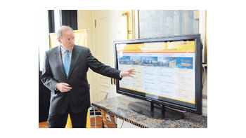 ámbito.com | John Mullen, CEO global de DHL Express.