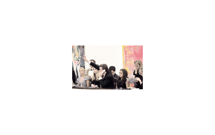 ámbito.com | En subastas como la de de Sotheby’s de Londres, volvió a comprobarse que los grandes compradores no participan en la sala sino que mandan representantes o bien ofertan por teléfono.