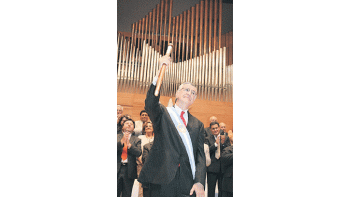 El justicialista José Luis Gioja asumió ayer en un acto que se realizó en el estupendo Auditorio Juan Victoria de la capital provincial.