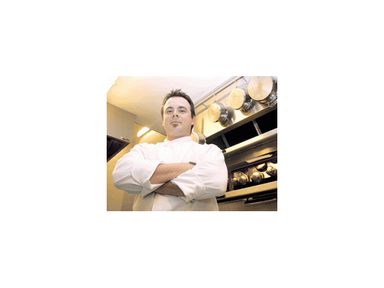 Técnico mecánico, médico, finalmente, chef. Esas fueron todas las instancias educativas de Ariel Pérez, quien obtuvo gran parte de su experiencia gastronómica embarcado en los cruceros.