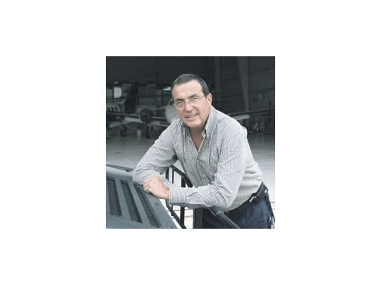 El mundo empresarial de altísimo poder adquisitivo, es, según Carlos Colunga, el target del mercado de los vuelos privados.