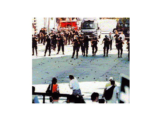 Doce horas de disturbios en desalojo del ex Padelai