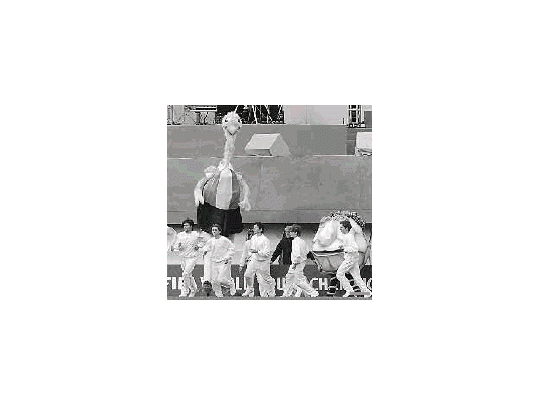 Mister Ball y Ñandi (la mascota) durante la ceremonia inaugural del Mundial Sub-20