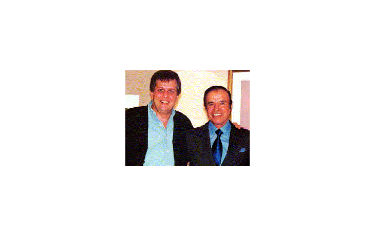 ámbito.com | Le revista Gente publicó en su edición de anoche la fotografía del fiscal Carlos Stornelli abrazado con el ex presidente Carlos Menem