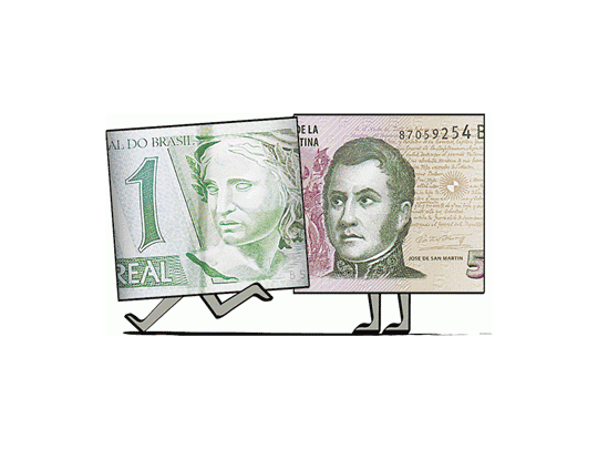 El peso argentino ya vale más que el real