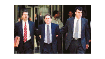 Scott Sullivan, ex director de Finanzas del quebrado gigante WorldCom. Su procesamiento, decidido ayer, marca el inicio de la promesa ola de depuración en las grandes empresas acusadas de fraudes contables