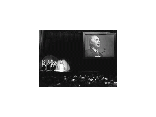 Fernando de la Rúa ayer en el Congreso Internacional de Energía