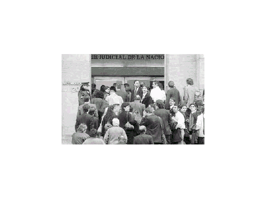 El edificio de los tribunales de Comodoro Py debió ser evacuado por una amenaza de bomba