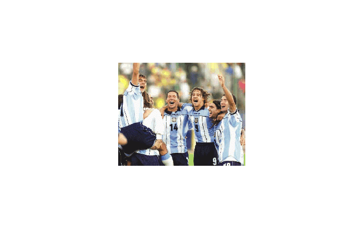 El equipo argentina festeja la victoria en Ecuador después de 40 años