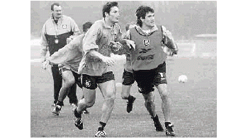 Javier Zanetti y Ariel Ortega en el entrenamiento de ayer