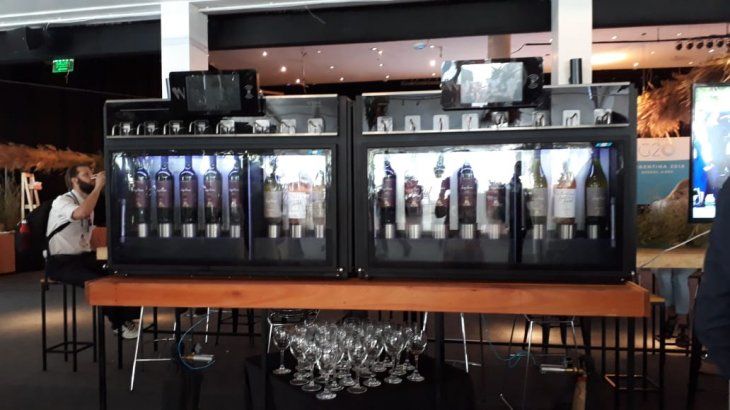 Dispenser de vinos Luigi Bosca en el Centro de Prensa en Parque Norte