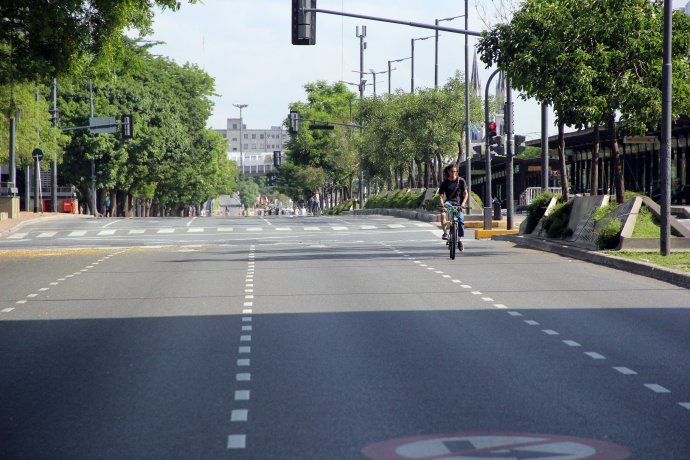 La declaración del viernes como feriado y el amplio operativo de seguridad dejó vacías las calles del centro porteño.