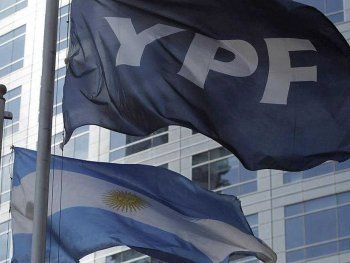 Las acciones de YPF fueron expropiadas en 2012 y desde entonces el Estado argentino tiene mayoría en la compañía.