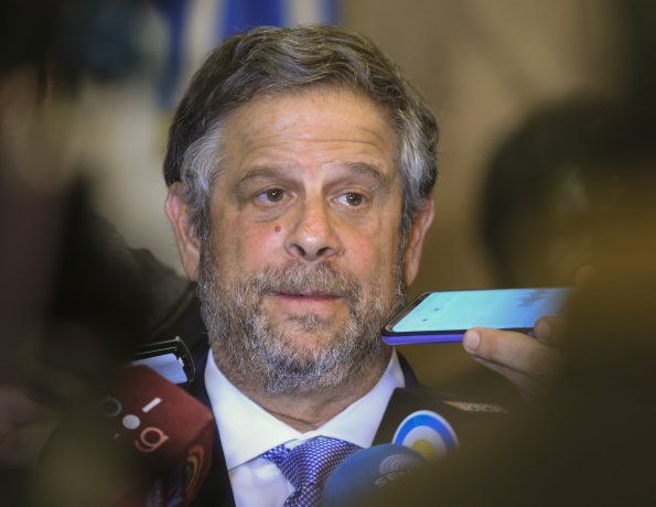Adolfo Rubinstein será denunciado por la administración nacional tras el hallazgo de 4 millones de vacunas vencidas.