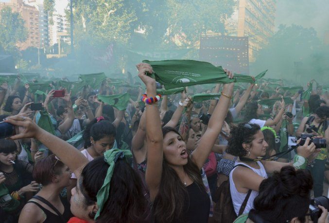 “Pañuelazo” en todo el país por el aborto legal “Pañuelazo” en todo el país por el aborto legal