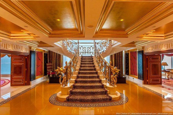 <p><strong>Burj Al Arab</strong></p>