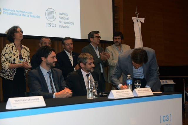 Firma Red Argentina de Mejora Continua.