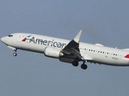 American Airlines seguirá con el plan de despidos.