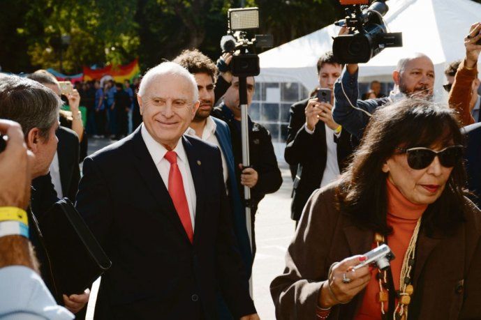 Reforma. En Santa Fe, Miguel Lifschitz lamentó no haber podido avanzar con la reforma de la Constitución, y confirmó que el 16 de junio habrá en ese sentido una consulta popular.