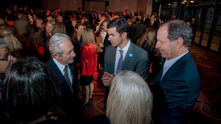 Juan José Llach (ex ministro de Educación de la Nación y profesor emérito del IAE Business School), el gobernador de Salta Juan Manuel Urtubey y Miguel Blaquier (ex presidente de la Fundación Cimientos).