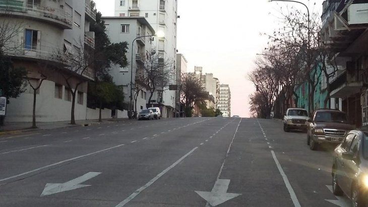 <p>Las calles de la Ciudad amanecieron con muy poco tránsito por el paro.</p>