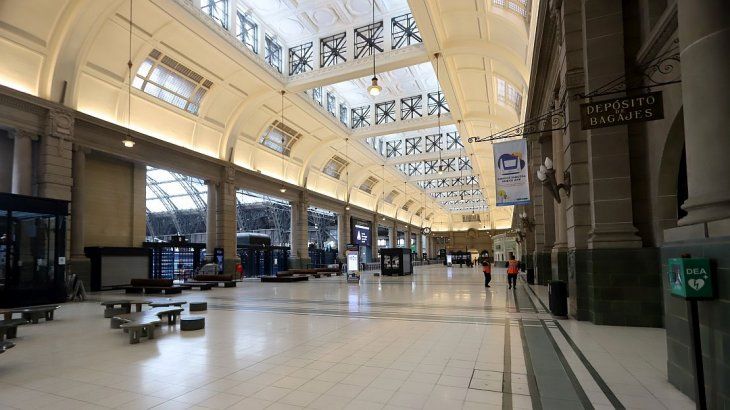 <p>La estación Retiro, desierta.</p>